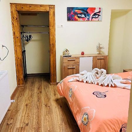 Private Apartment In The City Centre. Oradea Extérieur photo