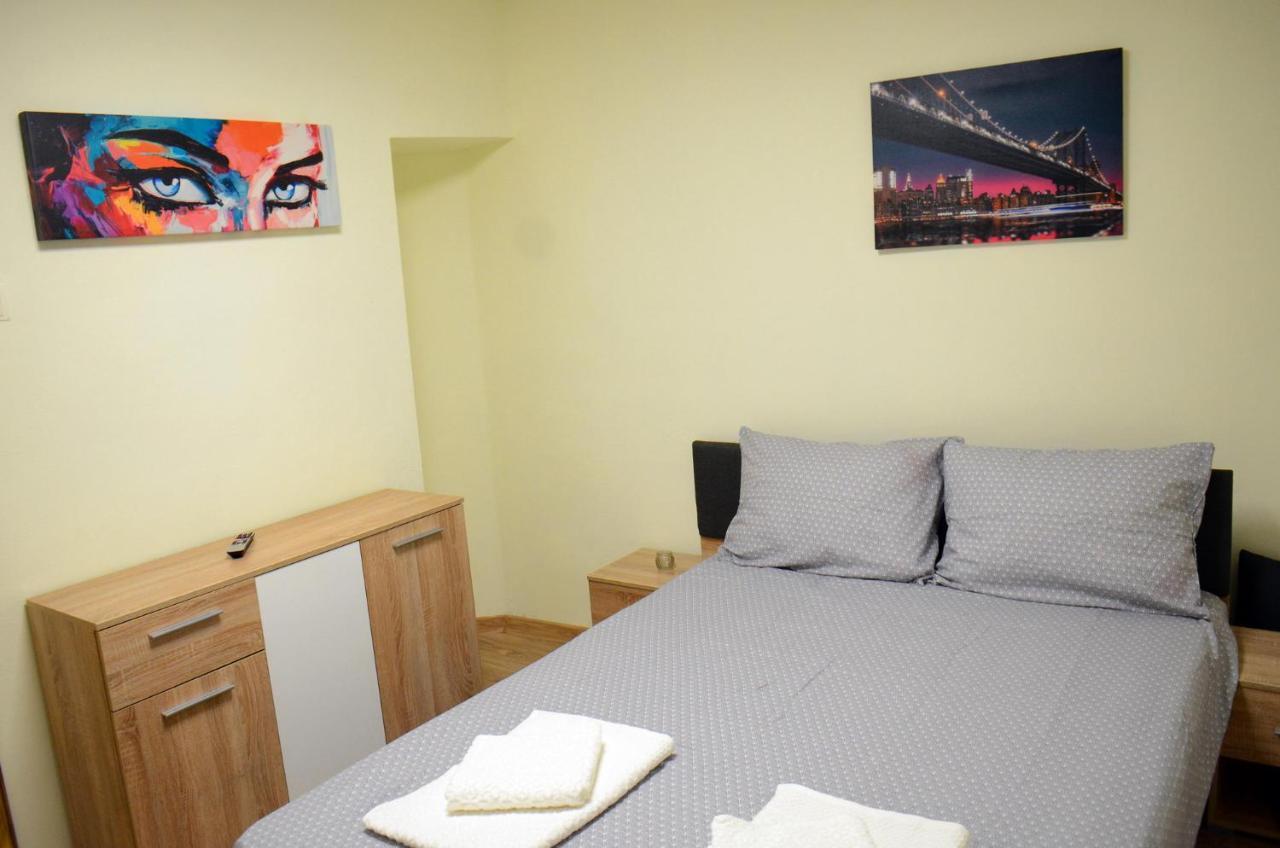 Private Apartment In The City Centre. Oradea Extérieur photo