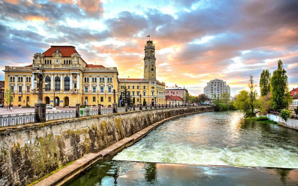 Private Apartment In The City Centre. Oradea Extérieur photo